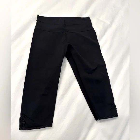 Lululemon invigorate crop black legging size 2 - Picture 4 of 13